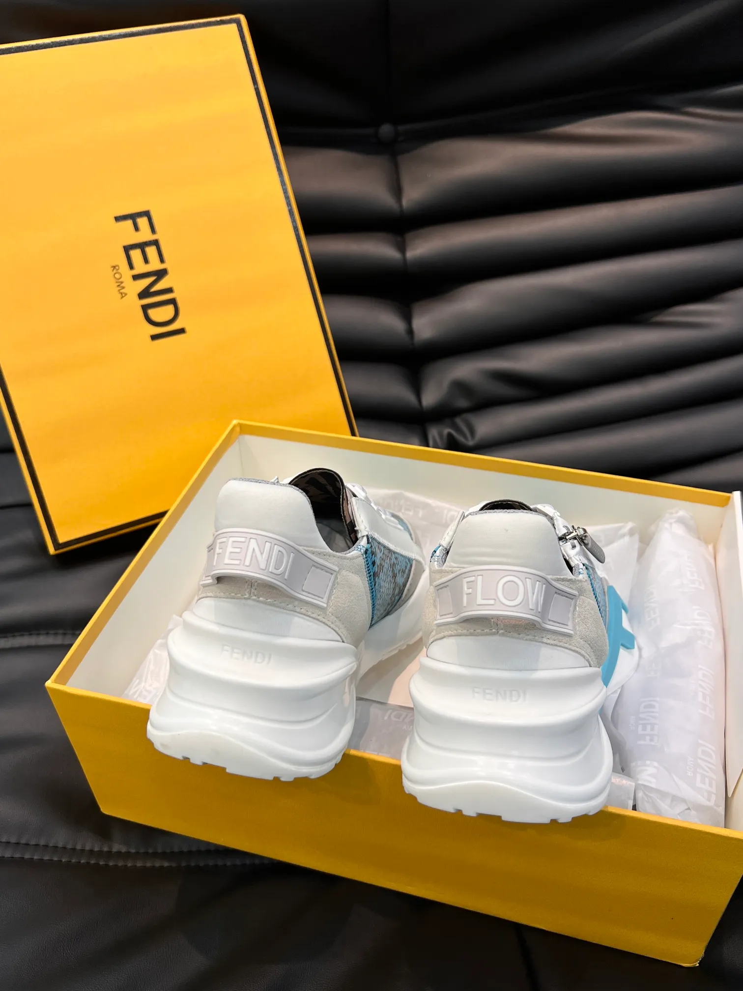 Men's shoes 💰p560 "Fend*" new men's casual sports shoes, equipped with elastic straps, side zippers, and corrugated soles engraved with F. Embossed Fendi Flow lettering on the heel. Made of technical fabric and a mix of blue and suede. Decorated with Lycra® details. FF graphic tongue. Ultra-light and wear-resistant EVA sole. Size: 38-44